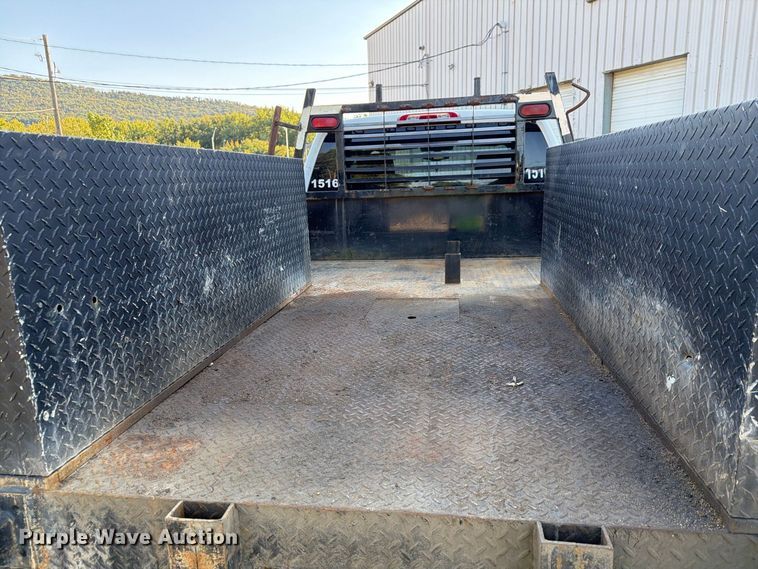 image for item FG3038 2018 GMC Sierra 2500HD Crew Cab flatbed pickup truck