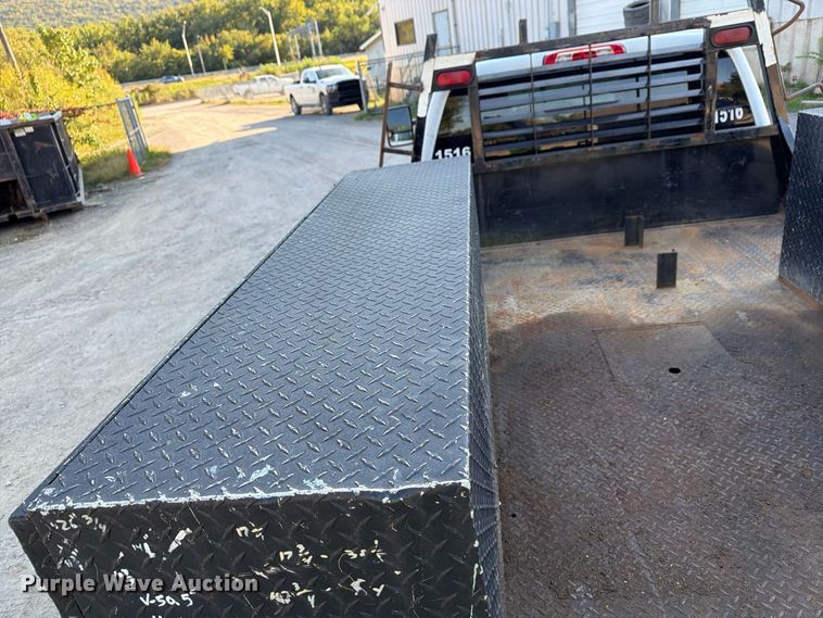 image for item FG3038 2018 GMC Sierra 2500HD Crew Cab flatbed pickup truck