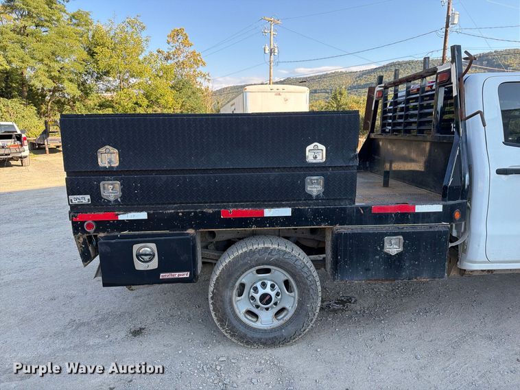 image for item FG3038 2018 GMC Sierra 2500HD Crew Cab flatbed pickup truck