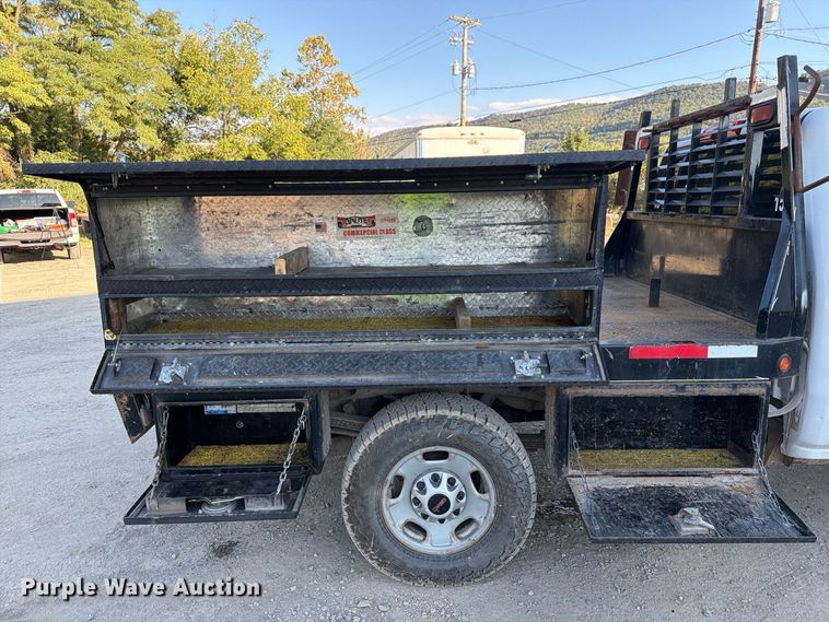 image for item FG3038 2018 GMC Sierra 2500HD Crew Cab flatbed pickup truck
