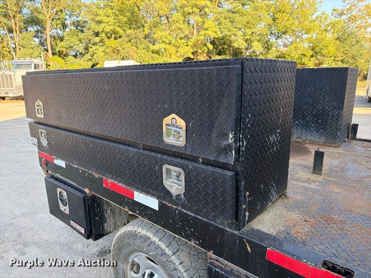 image for item FG3038 2018 GMC Sierra 2500HD Crew Cab flatbed pickup truck
