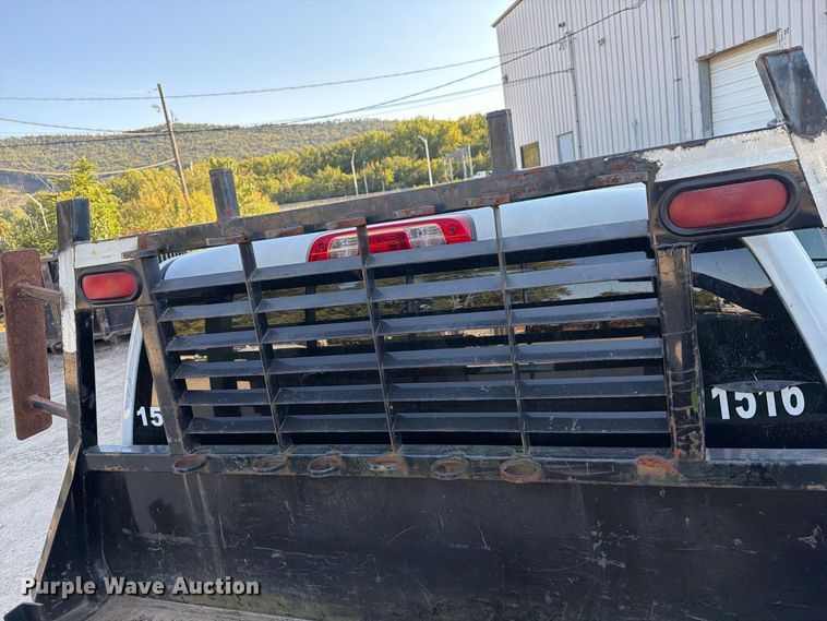 image for item FG3038 2018 GMC Sierra 2500HD Crew Cab flatbed pickup truck