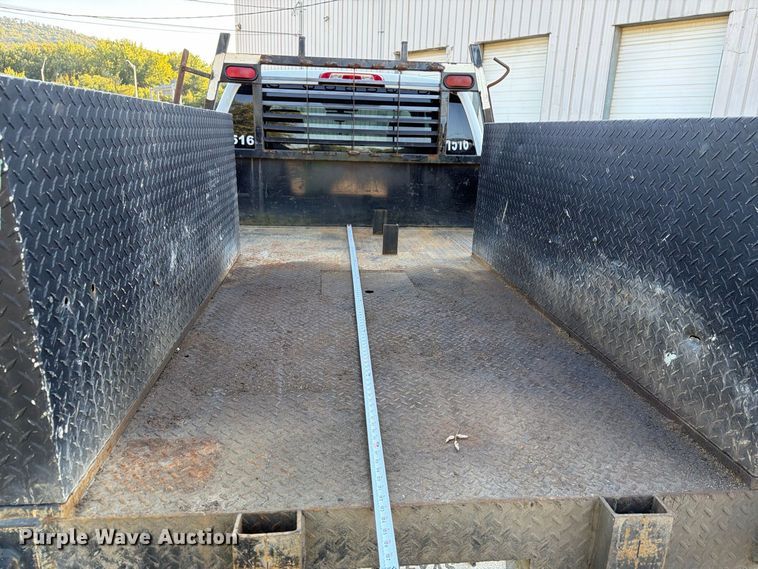 image for item FG3038 2018 GMC Sierra 2500HD Crew Cab flatbed pickup truck