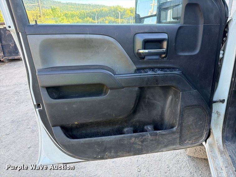 image for item FG3038 2018 GMC Sierra 2500HD Crew Cab flatbed pickup truck