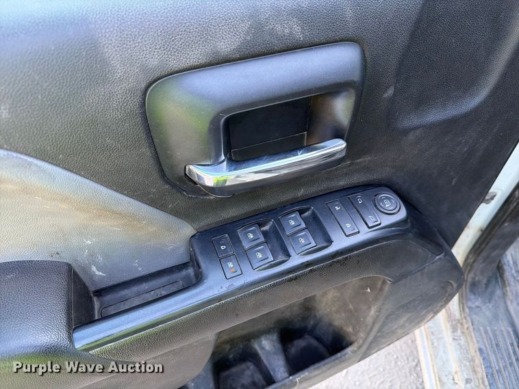 image for item FG3038 2018 GMC Sierra 2500HD Crew Cab flatbed pickup truck