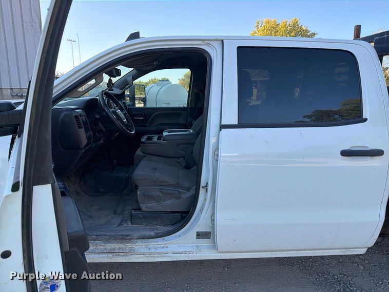 image for item FG3038 2018 GMC Sierra 2500HD Crew Cab flatbed pickup truck
