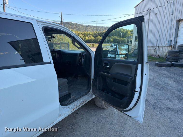 image for item FG3038 2018 GMC Sierra 2500HD Crew Cab flatbed pickup truck
