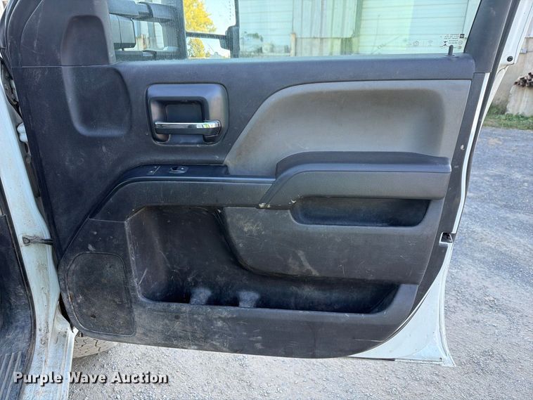 image for item FG3038 2018 GMC Sierra 2500HD Crew Cab flatbed pickup truck