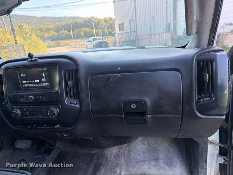 image for item FG3038 2018 GMC Sierra 2500HD Crew Cab flatbed pickup truck