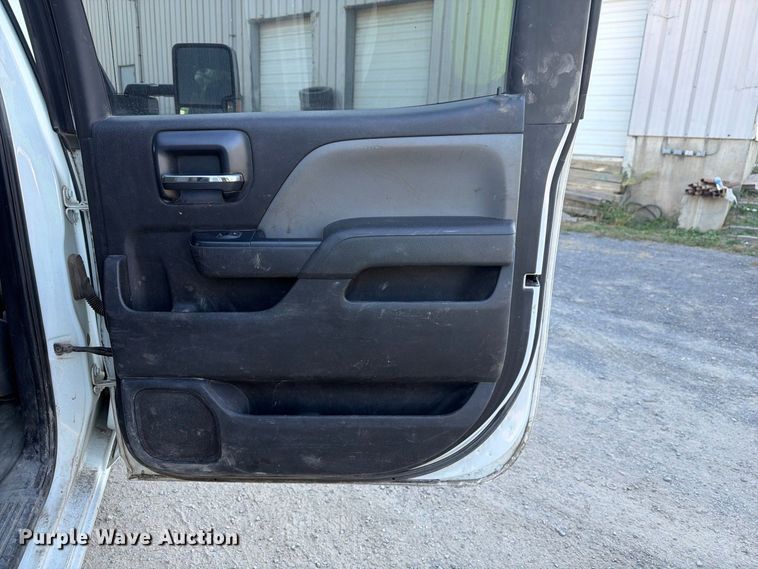 image for item FG3038 2018 GMC Sierra 2500HD Crew Cab flatbed pickup truck