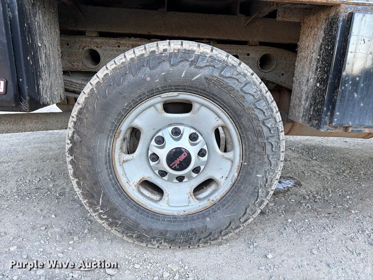 image for item FG3038 2018 GMC Sierra 2500HD Crew Cab flatbed pickup truck