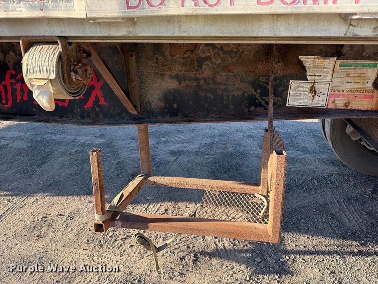 image for item FG3039 2007 Fontaine 1FTW–7–8048WSAWK flatbed trailer