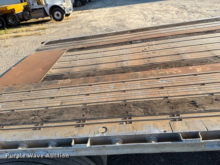 image for item FG3039 2007 Fontaine 1FTW–7–8048WSAWK flatbed trailer