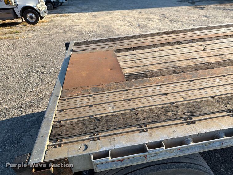 image for item FG3039 2007 Fontaine 1FTW–7–8048WSAWK flatbed trailer