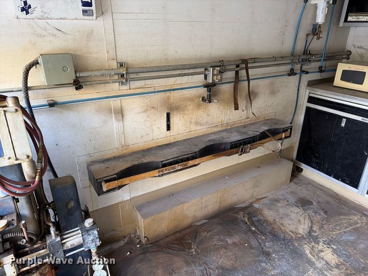 image for item FG3041 2014 CargoMate CFC8.528TAG enclosed cargo trailer