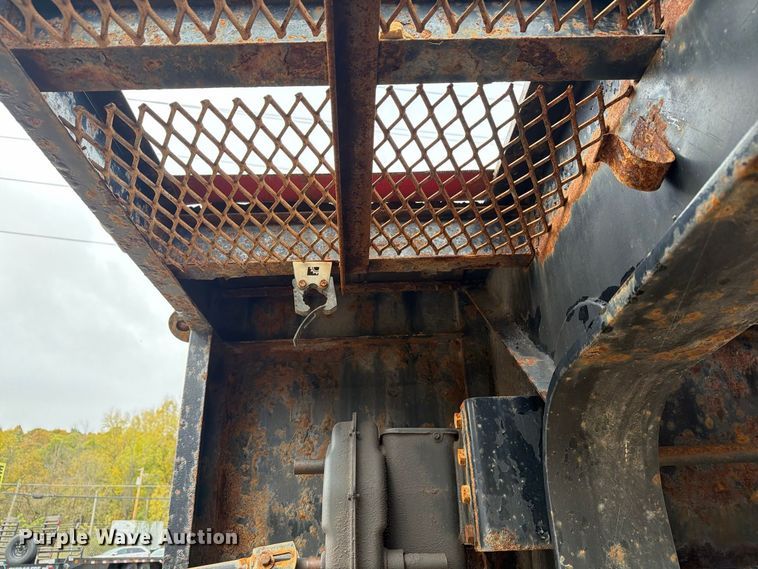 image for item FG3046 2013 Doonan Specialized 532DCBGDHGFB oilfield trailer