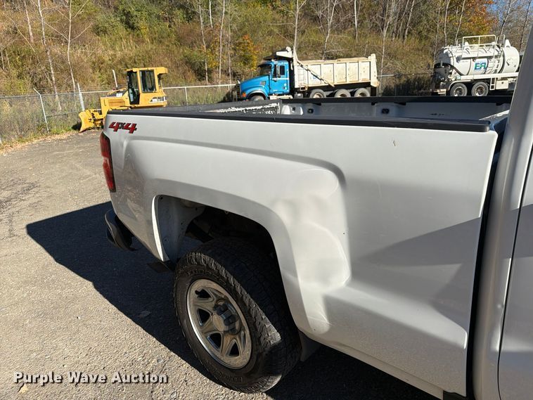 image for item FG3055 2018 Chevrolet Silverado 1500 Ext. Cab pickup truck