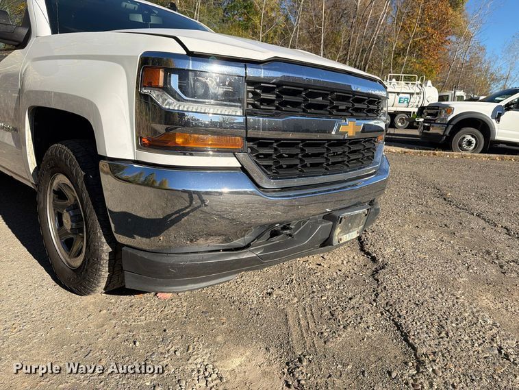 image for item FG3055 2018 Chevrolet Silverado 1500 Ext. Cab pickup truck