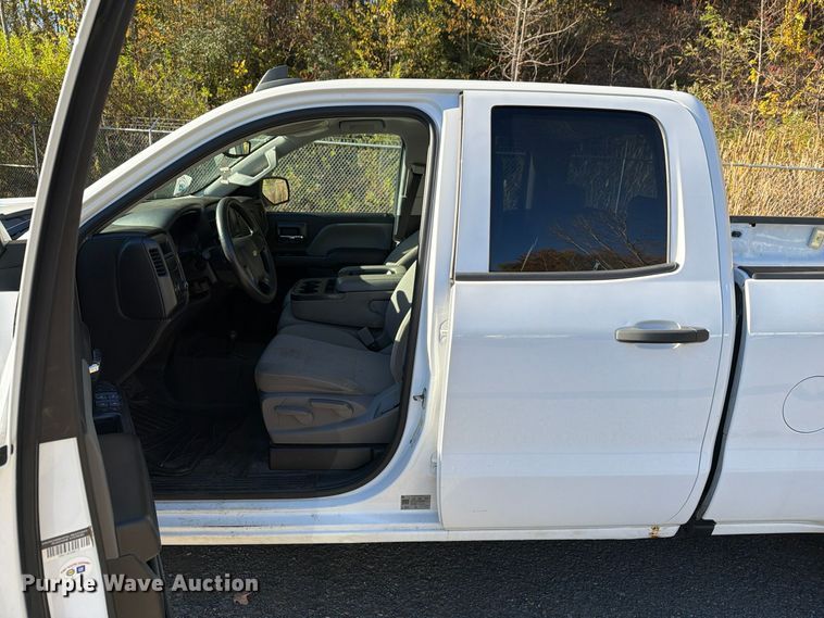 image for item FG3055 2018 Chevrolet Silverado 1500 Ext. Cab pickup truck