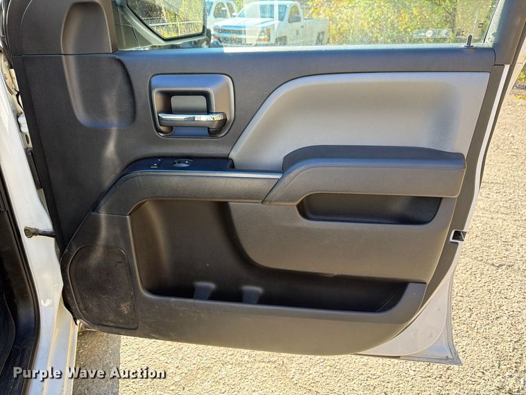 image for item FG3055 2018 Chevrolet Silverado 1500 Ext. Cab pickup truck