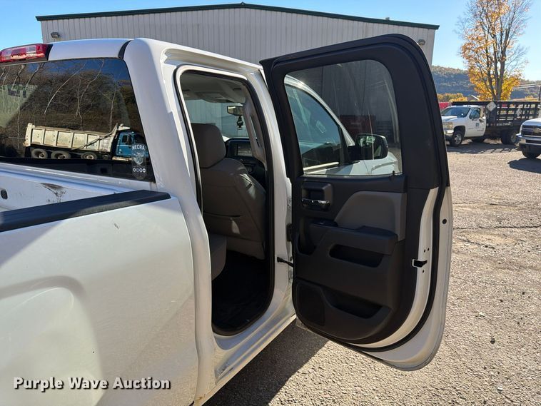 image for item FG3055 2018 Chevrolet Silverado 1500 Ext. Cab pickup truck