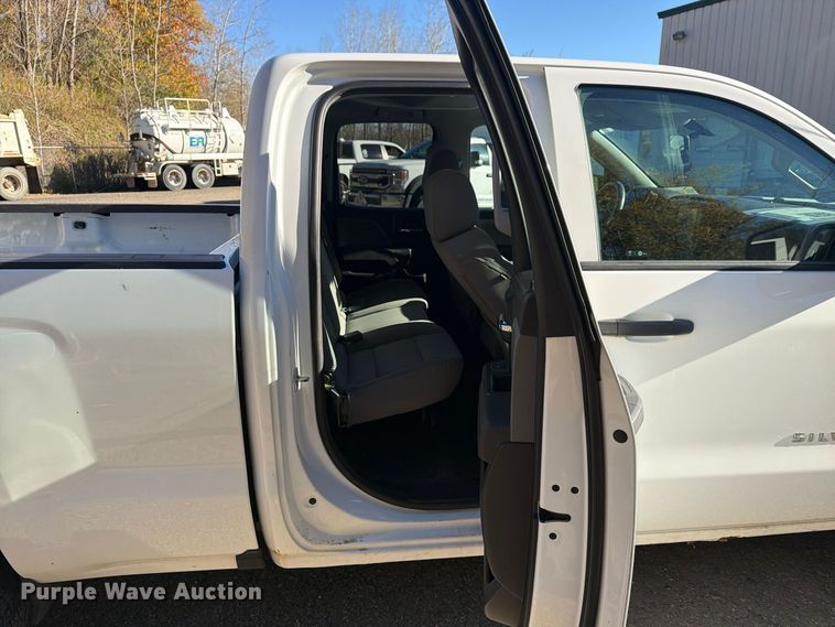 image for item FG3055 2018 Chevrolet Silverado 1500 Ext. Cab pickup truck
