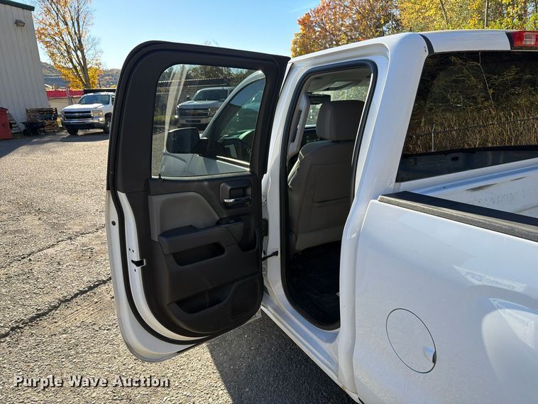 image for item FG3055 2018 Chevrolet Silverado 1500 Ext. Cab pickup truck