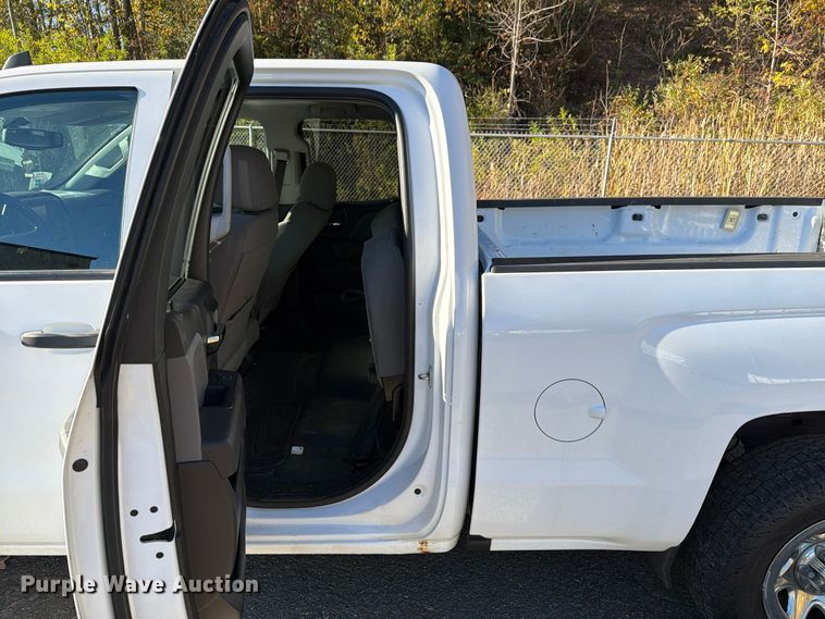 image for item FG3055 2018 Chevrolet Silverado 1500 Ext. Cab pickup truck