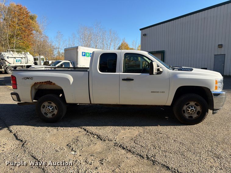 image for item FG3056 2013 Chevrolet Silverado 2500HD Ext. Cab pickup truck