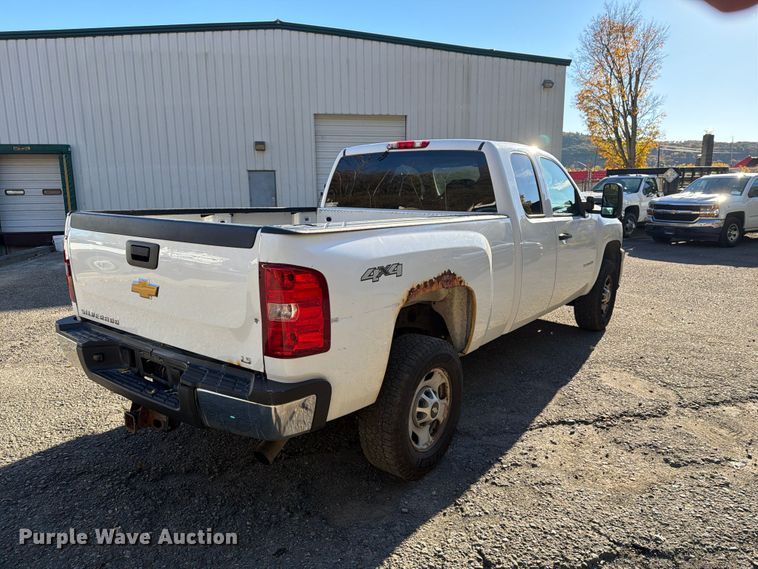 image for item FG3056 2013 Chevrolet Silverado 2500HD Ext. Cab pickup truck