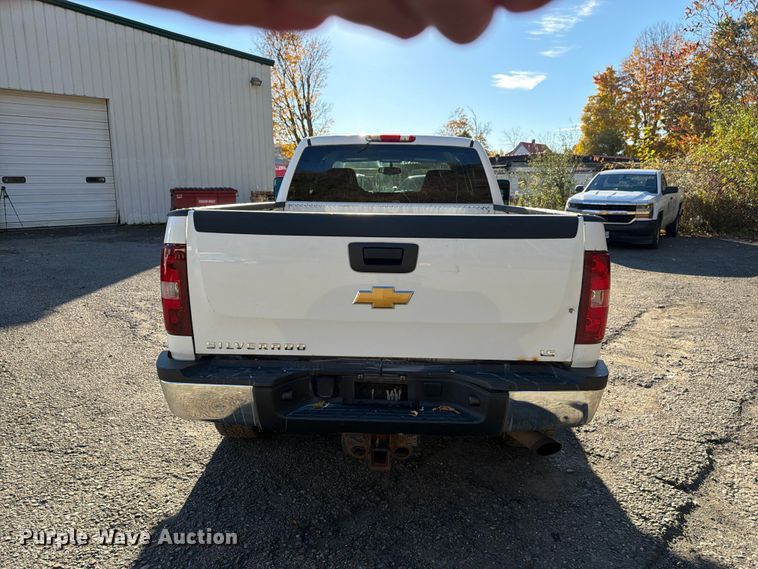 image for item FG3056 2013 Chevrolet Silverado 2500HD Ext. Cab pickup truck