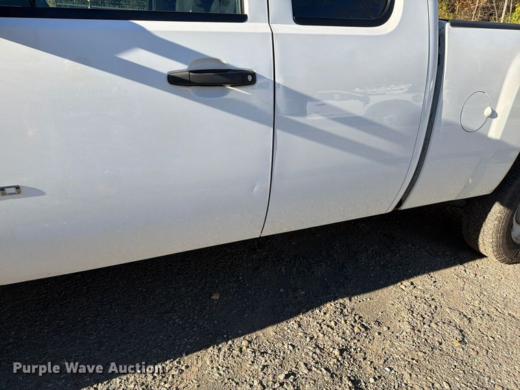 image for item FG3056 2013 Chevrolet Silverado 2500HD Ext. Cab pickup truck