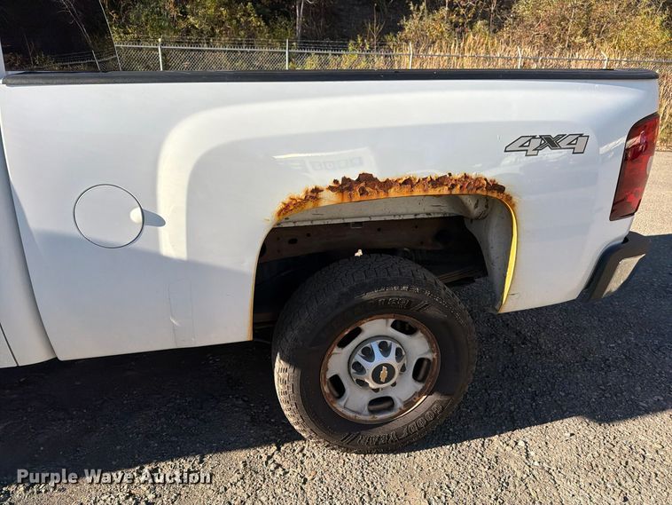 image for item FG3056 2013 Chevrolet Silverado 2500HD Ext. Cab pickup truck