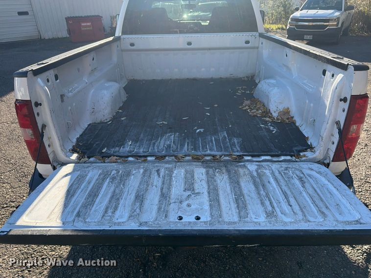 image for item FG3056 2013 Chevrolet Silverado 2500HD Ext. Cab pickup truck