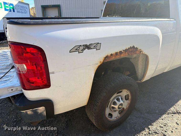 image for item FG3056 2013 Chevrolet Silverado 2500HD Ext. Cab pickup truck