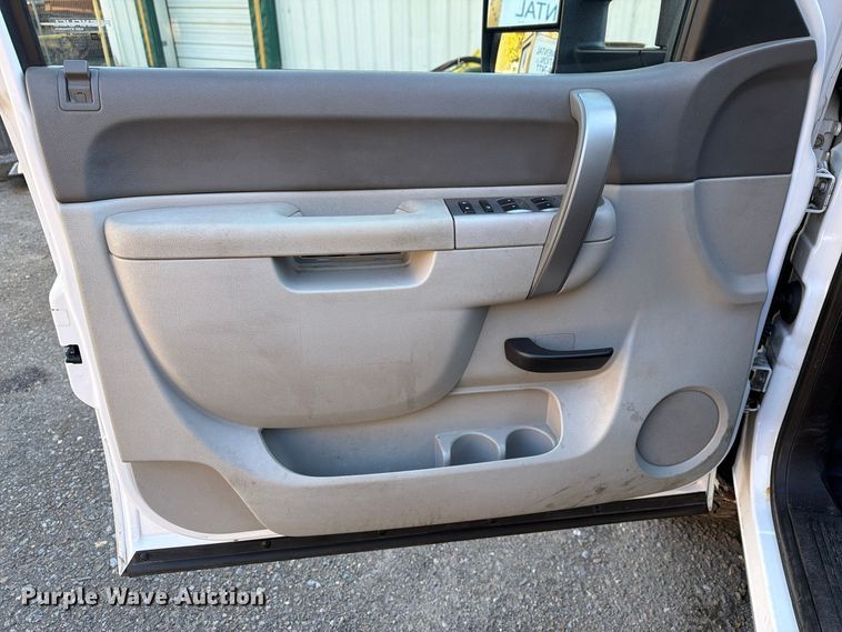 image for item FG3056 2013 Chevrolet Silverado 2500HD Ext. Cab pickup truck