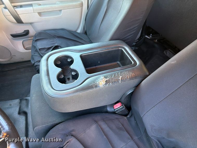 image for item FG3056 2013 Chevrolet Silverado 2500HD Ext. Cab pickup truck