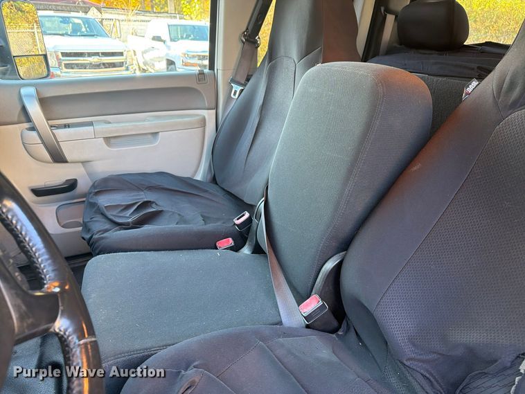 image for item FG3056 2013 Chevrolet Silverado 2500HD Ext. Cab pickup truck