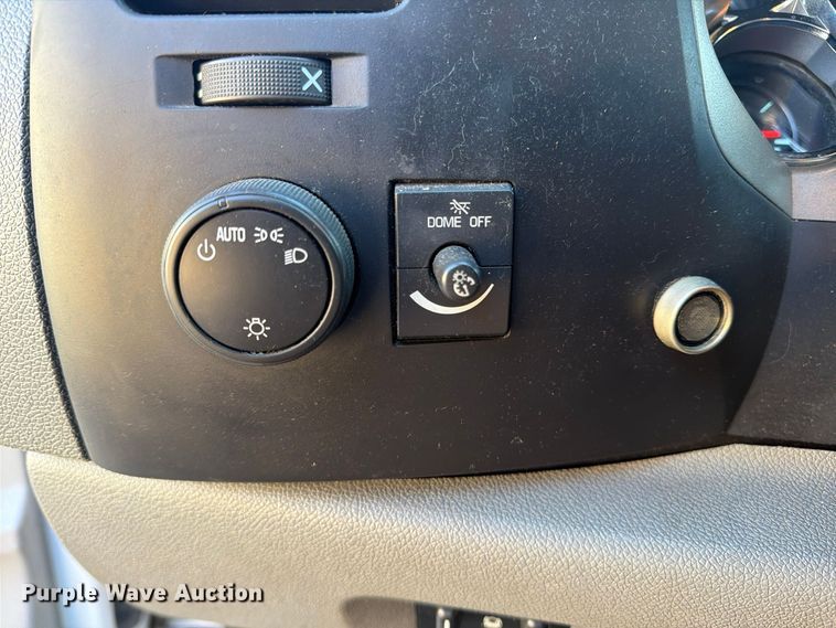 image for item FG3056 2013 Chevrolet Silverado 2500HD Ext. Cab pickup truck