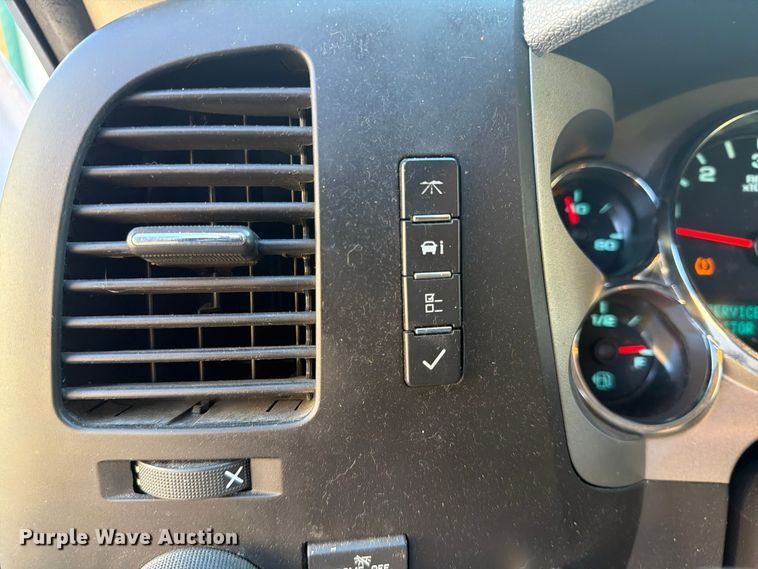 image for item FG3056 2013 Chevrolet Silverado 2500HD Ext. Cab pickup truck