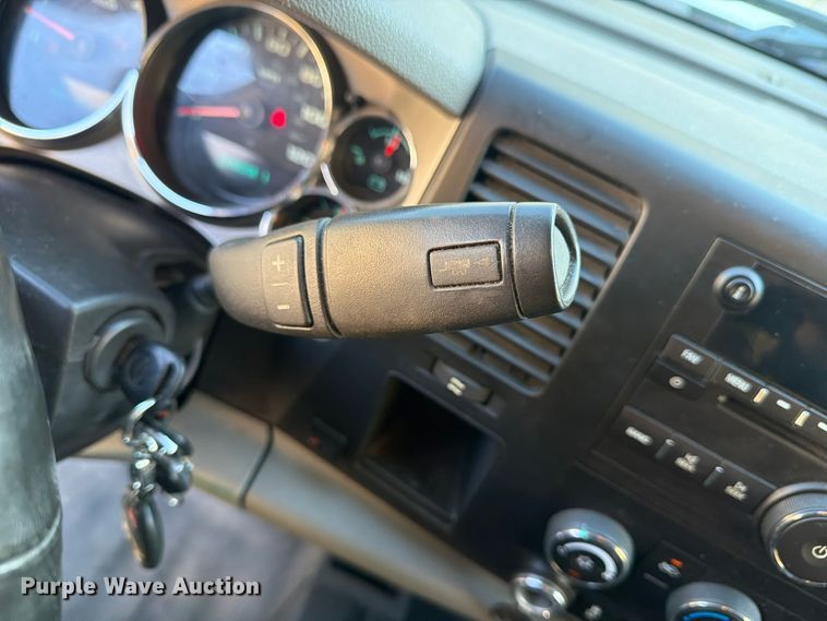 image for item FG3056 2013 Chevrolet Silverado 2500HD Ext. Cab pickup truck