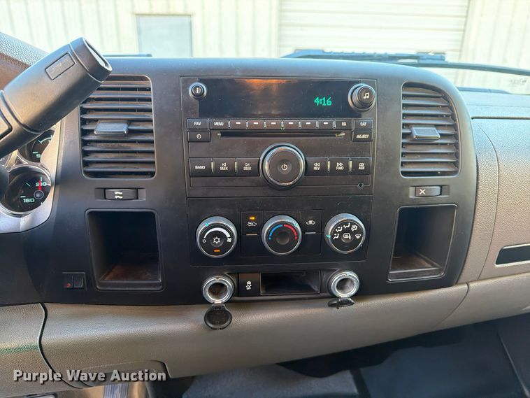 image for item FG3056 2013 Chevrolet Silverado 2500HD Ext. Cab pickup truck