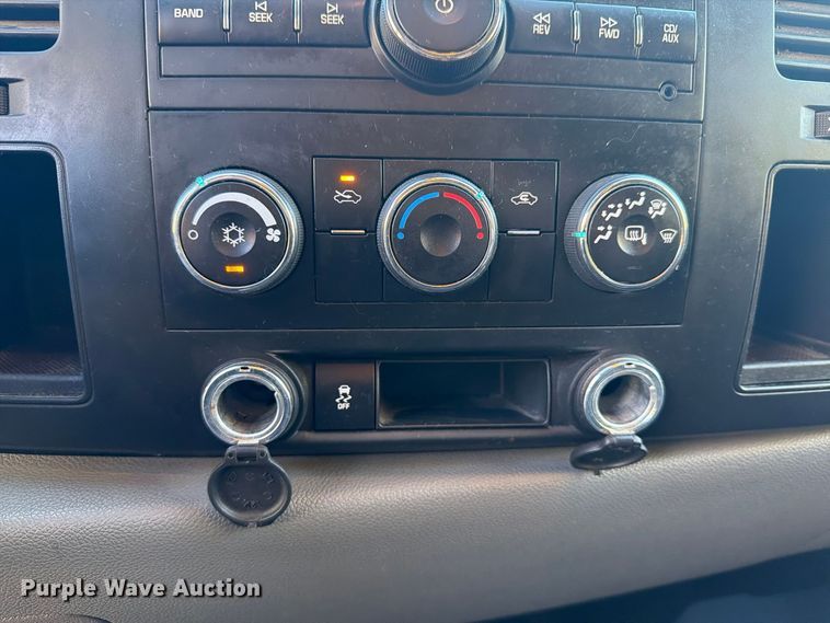 image for item FG3056 2013 Chevrolet Silverado 2500HD Ext. Cab pickup truck