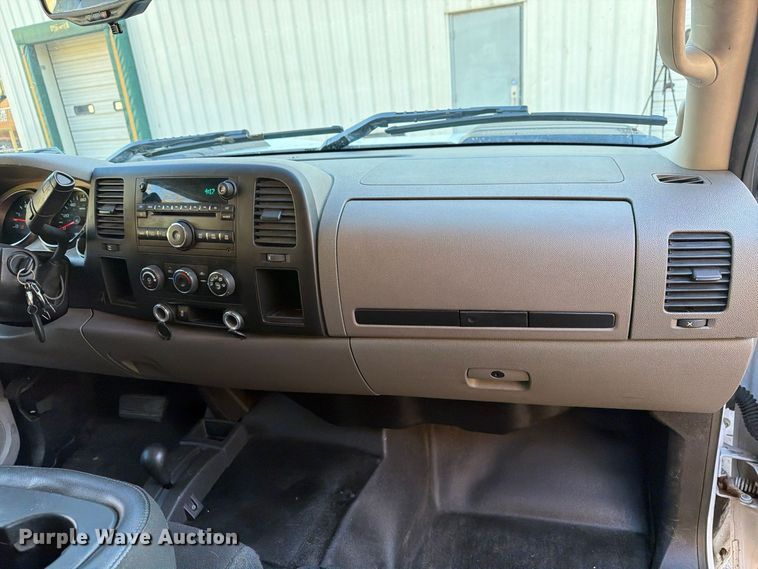 image for item FG3056 2013 Chevrolet Silverado 2500HD Ext. Cab pickup truck