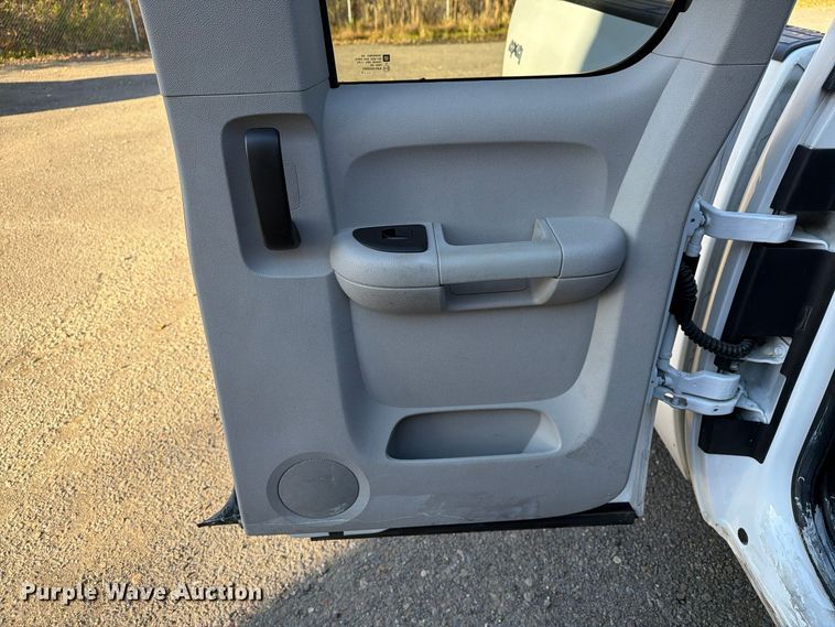 image for item FG3056 2013 Chevrolet Silverado 2500HD Ext. Cab pickup truck