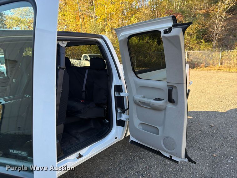 image for item FG3056 2013 Chevrolet Silverado 2500HD Ext. Cab pickup truck