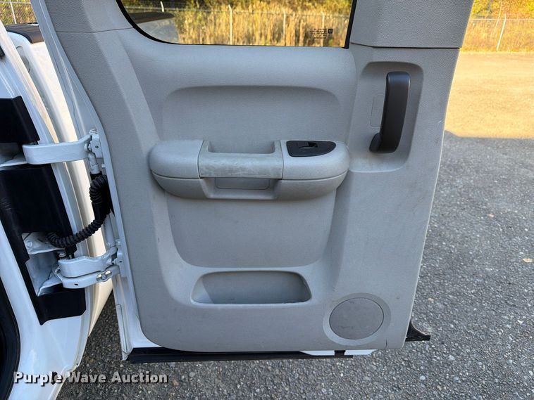 image for item FG3056 2013 Chevrolet Silverado 2500HD Ext. Cab pickup truck
