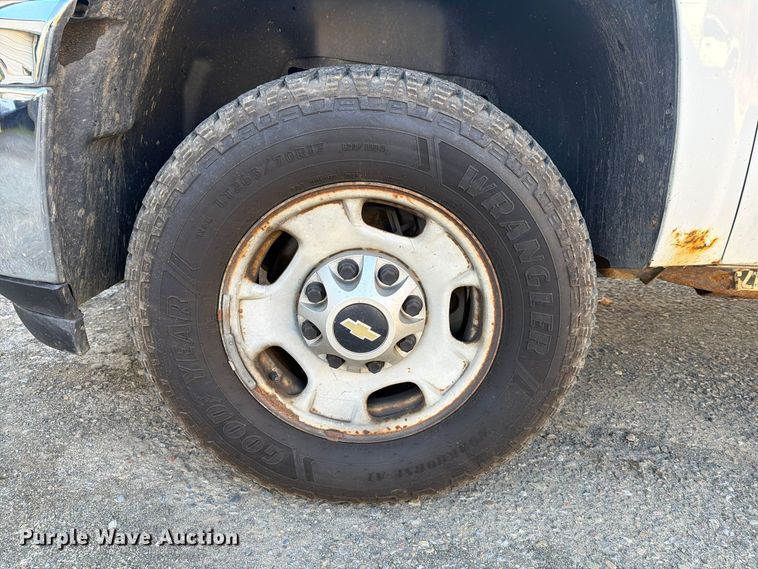 image for item FG3056 2013 Chevrolet Silverado 2500HD Ext. Cab pickup truck
