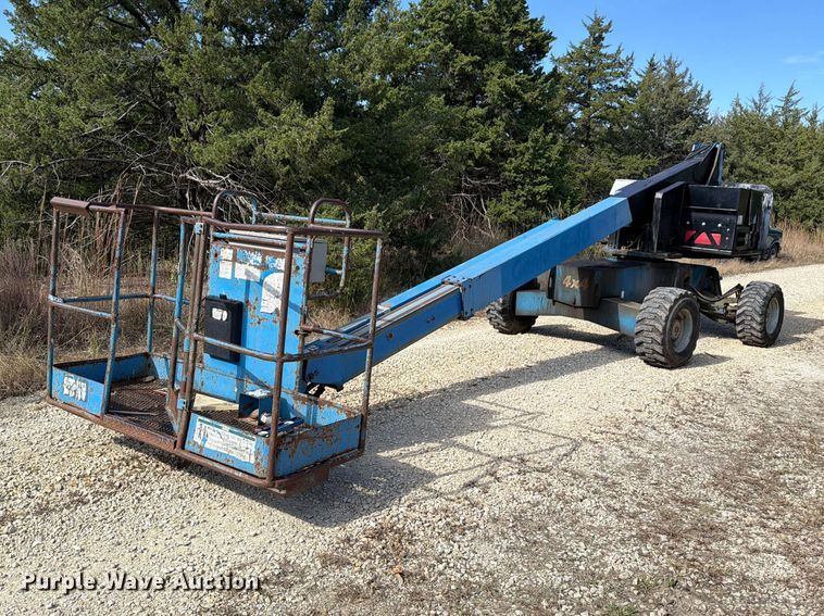 image for item FH6490 1999 Genie S40 boom lift