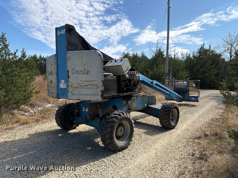 image for item FH6490 1999 Genie S40 boom lift